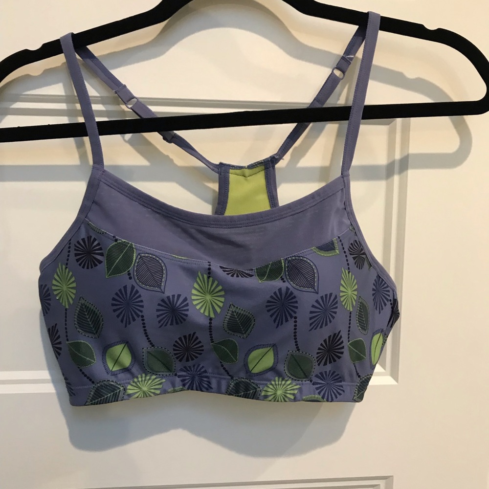 NWOT Moving Comfort sports bra; Size M